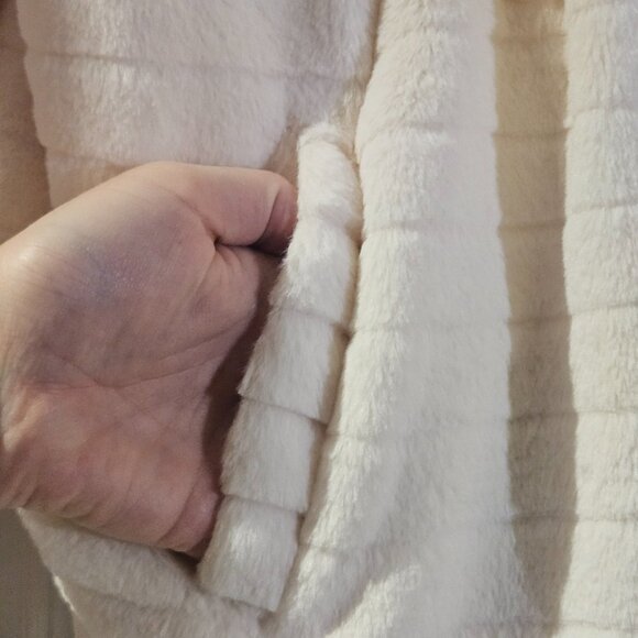Kensie Cream Plush Lounge Jacket L/XL Cozy Fleece Pom Pom Detail Robe Cardigan - Picture 3 of 8